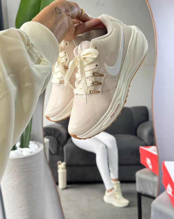 Nike Air Zoom Revolution 