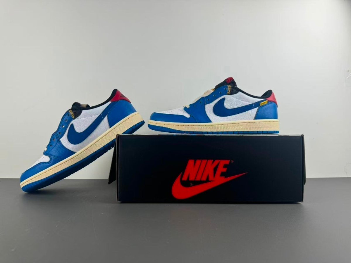 Jordan 1 x Travis Scott