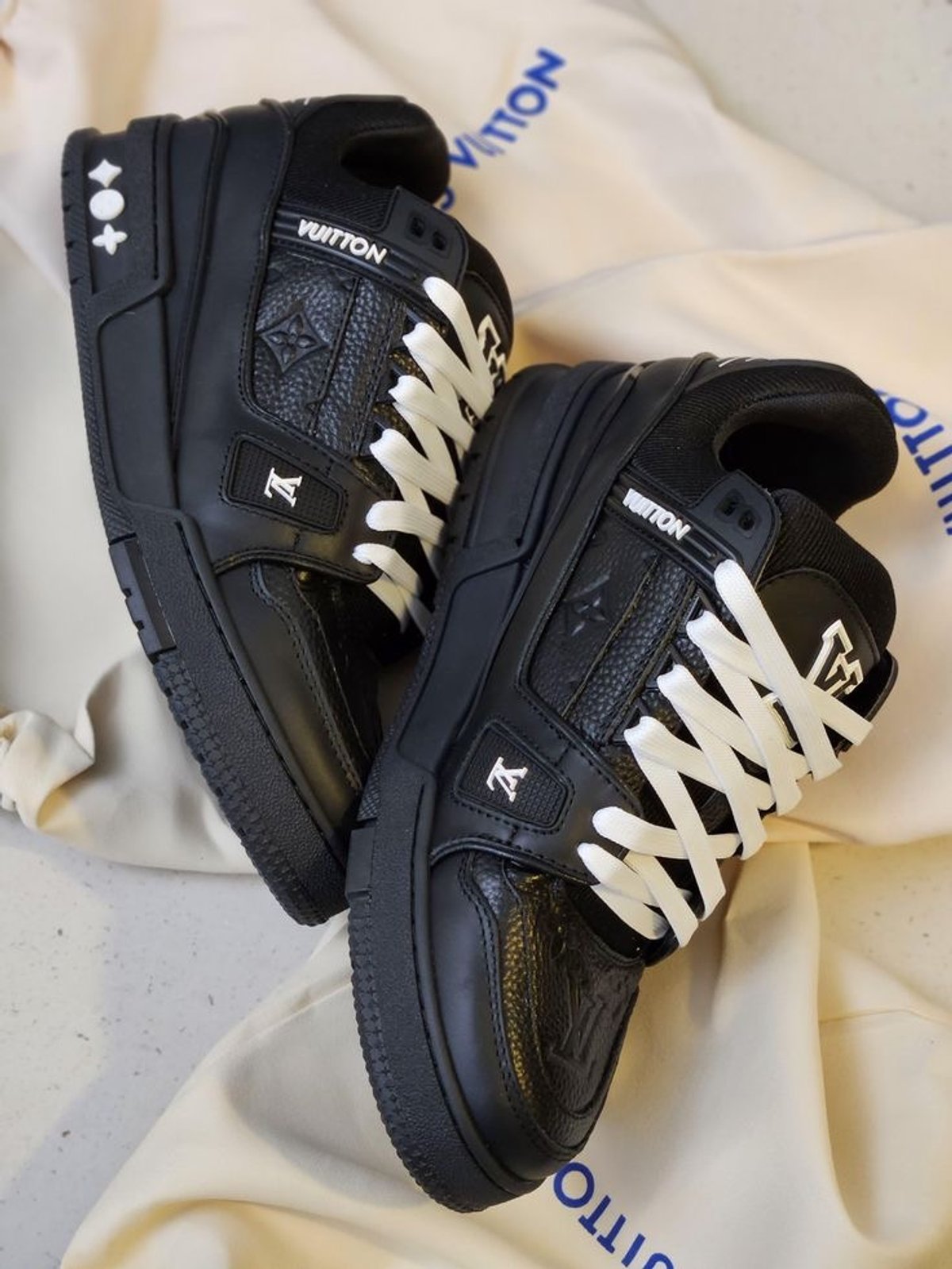 Louis Vuitton Trainer - 2