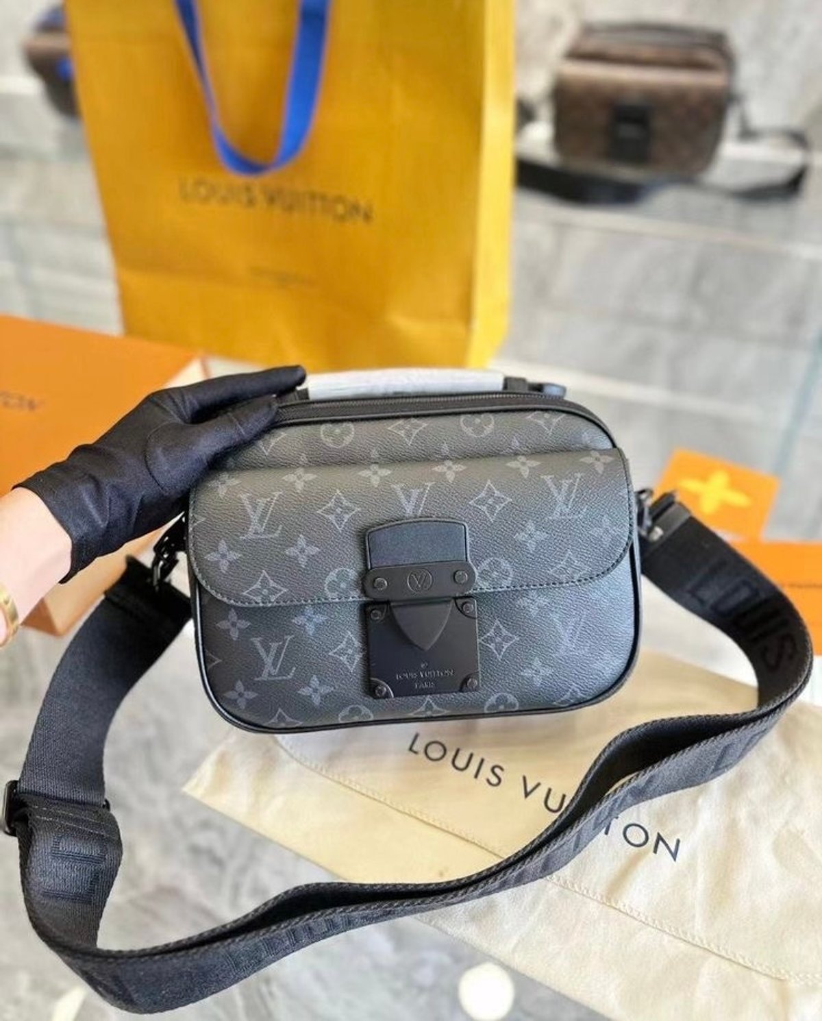 Louis Vuitton - 2
