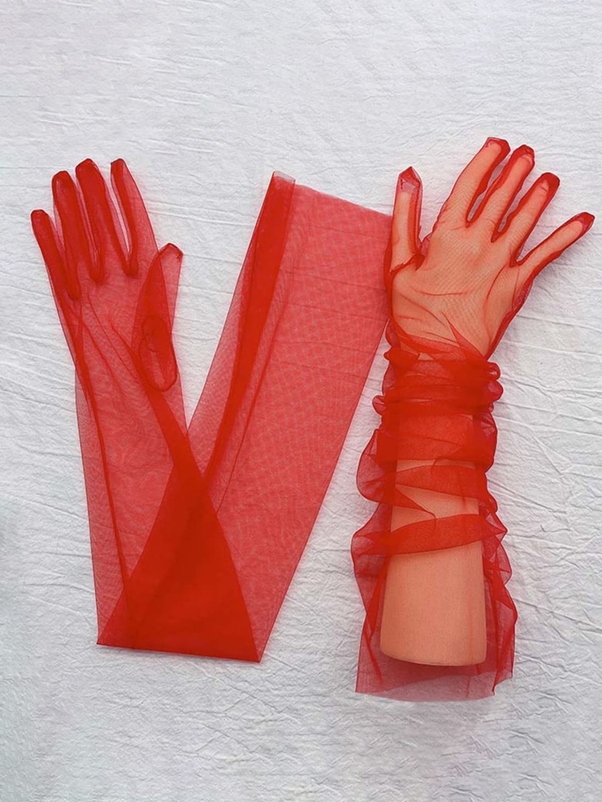 Guante rojo tul 