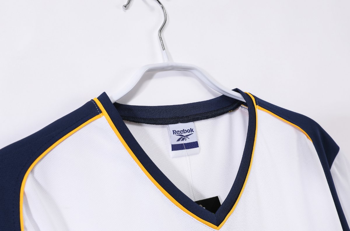 Liverpool 2001/2002 Away - 2