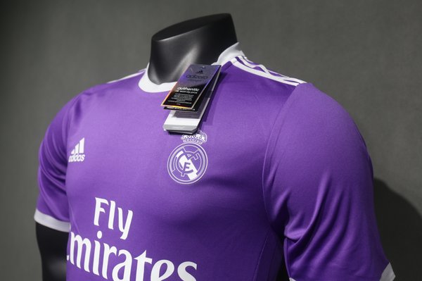 Real Madrid 2016/17 Away