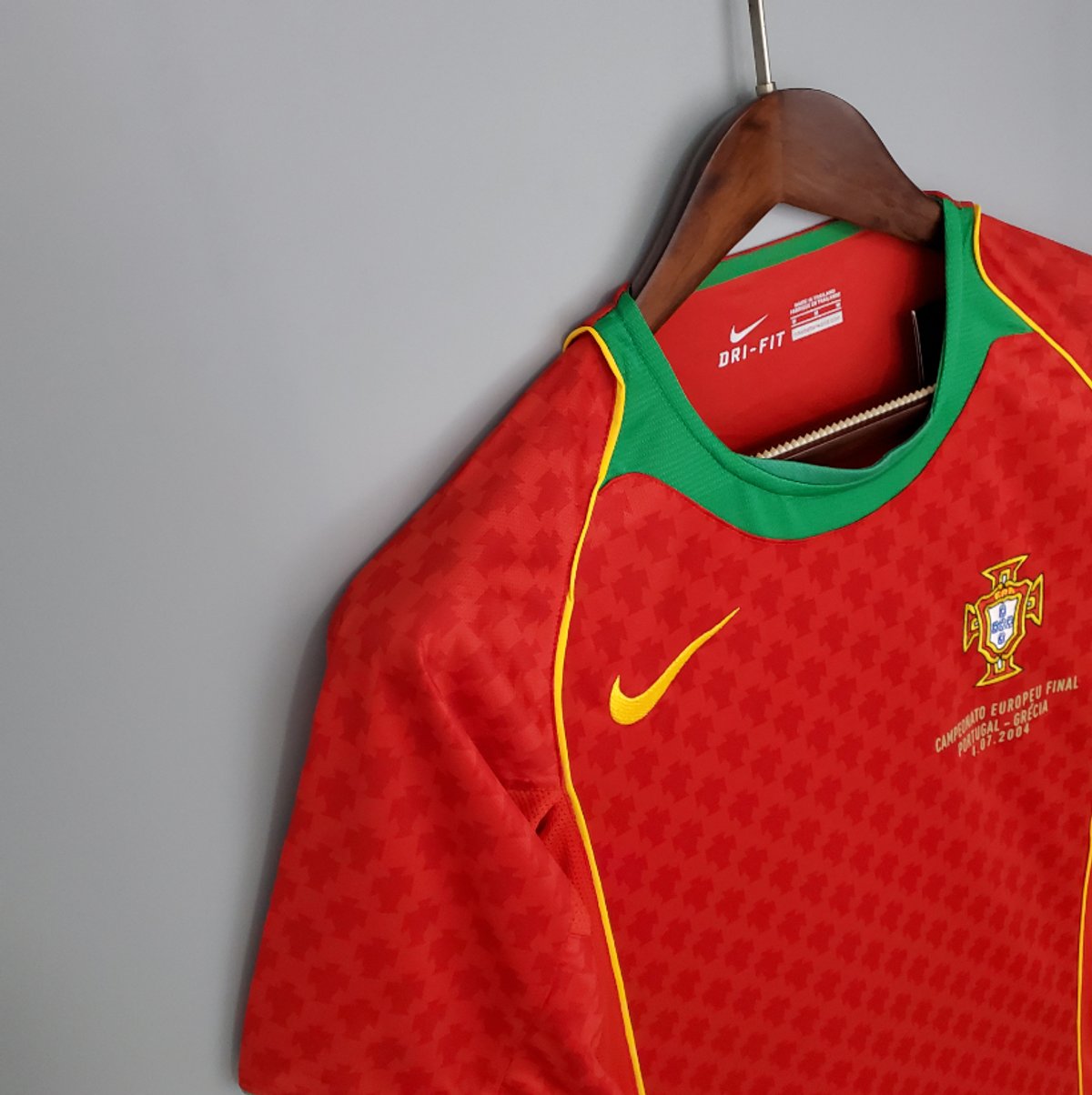 Portugal 2004/05 Home - 4