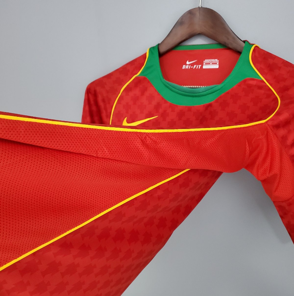 Portugal 2004/05 Home - 6