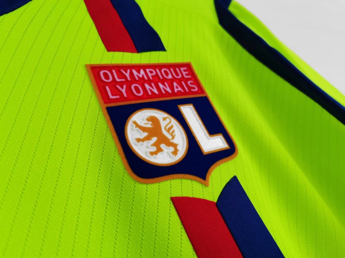 O. Lyon 2008/09 Third - 3