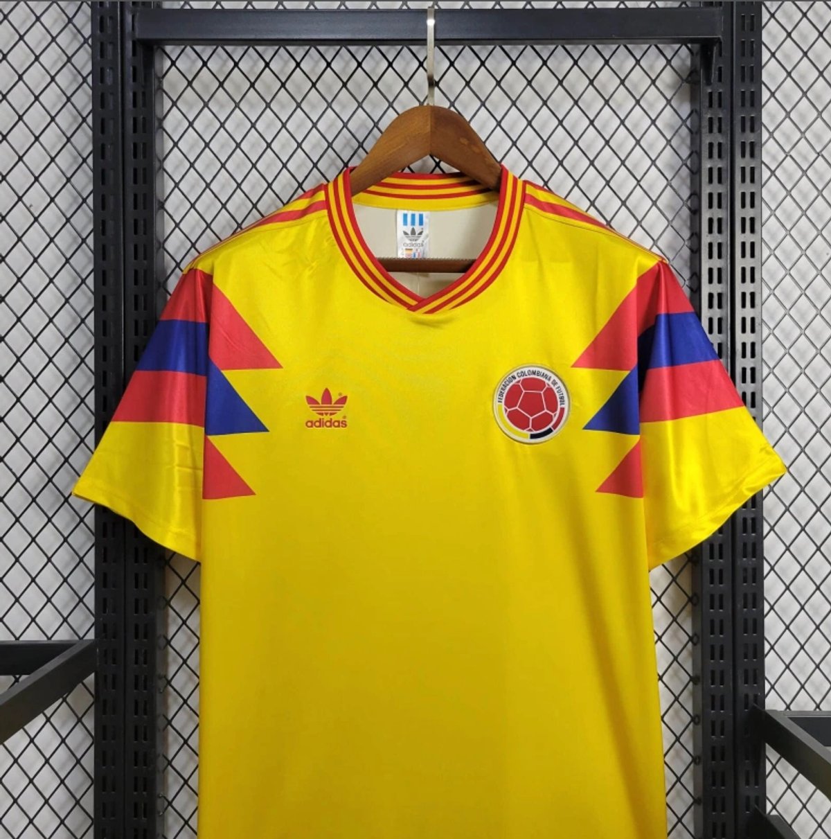 Colombia 1990 Home - 3