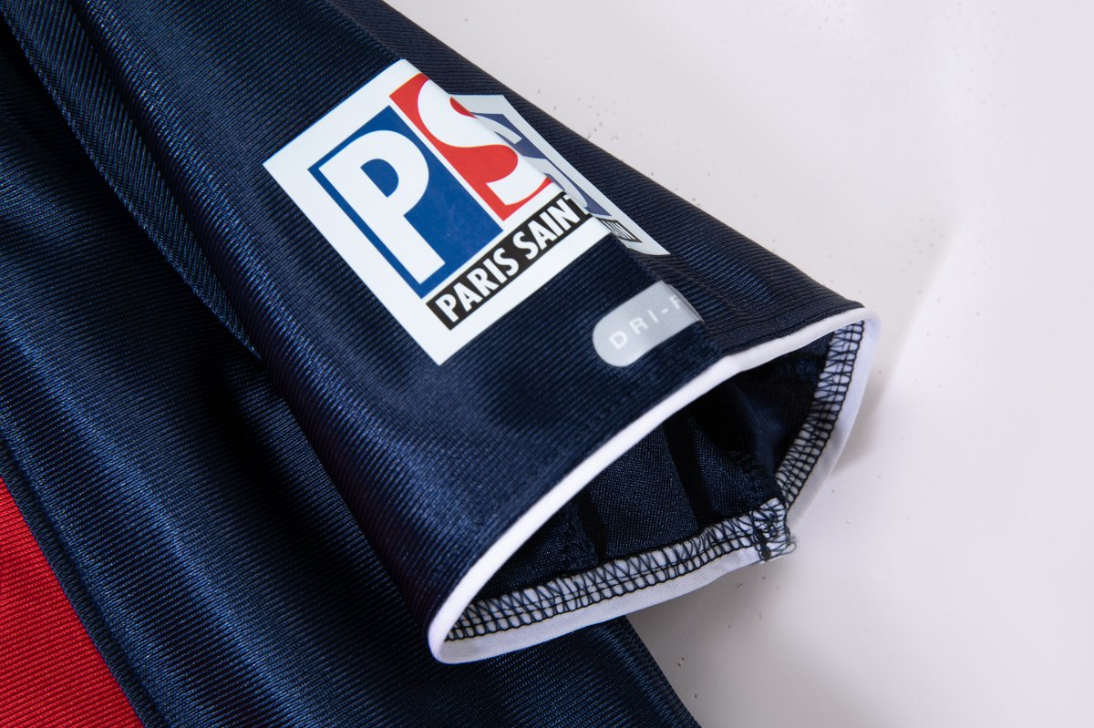 PSG 2001/02 Home - 4