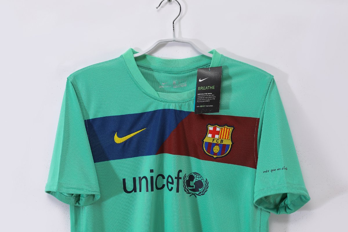 Barcelona 2010/2011 Away - 3