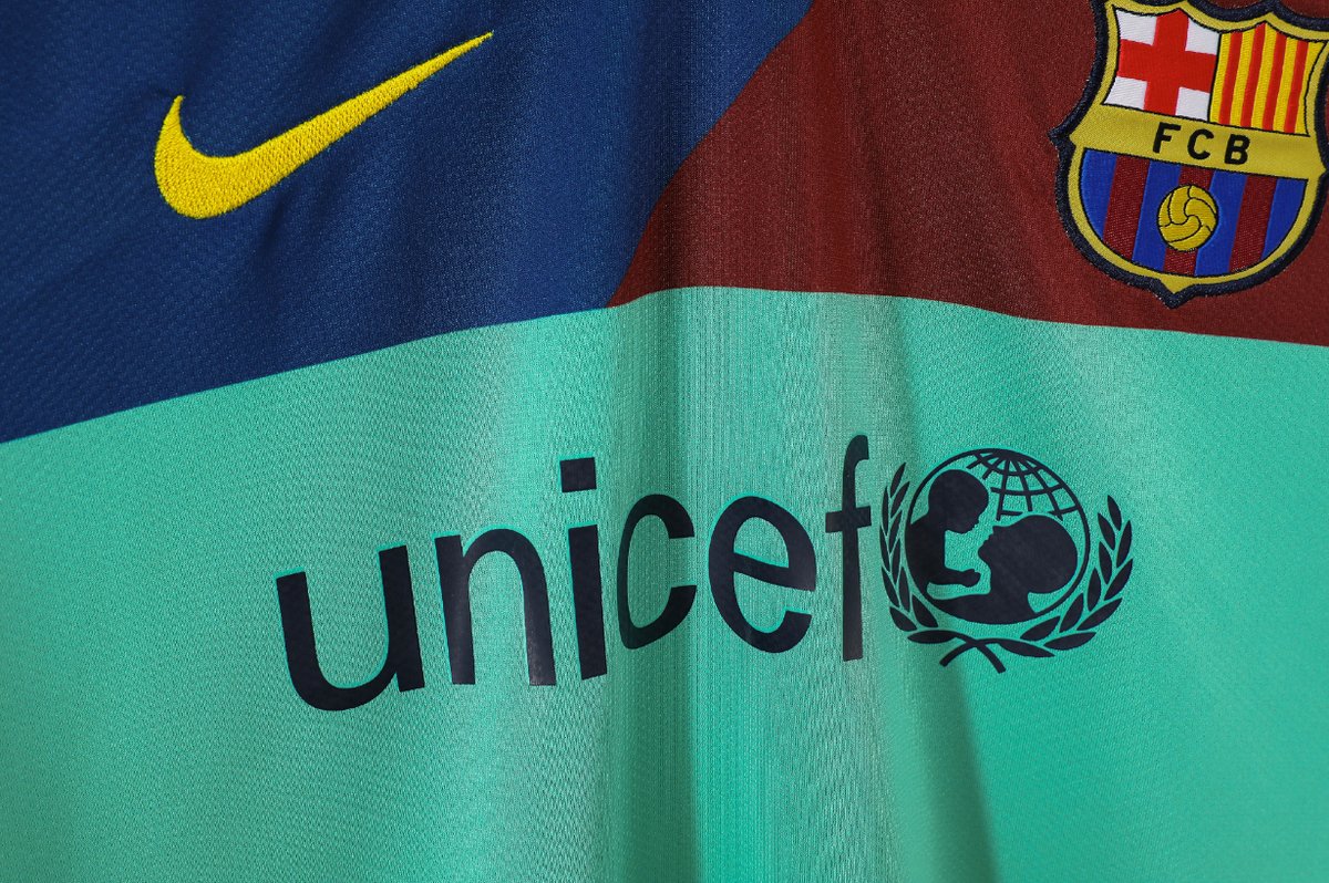 Barcelona 2010/2011 Away - 4