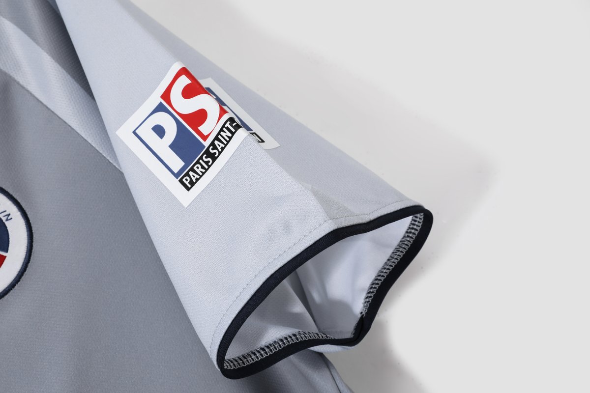 PSG 2001/02 Away - 4