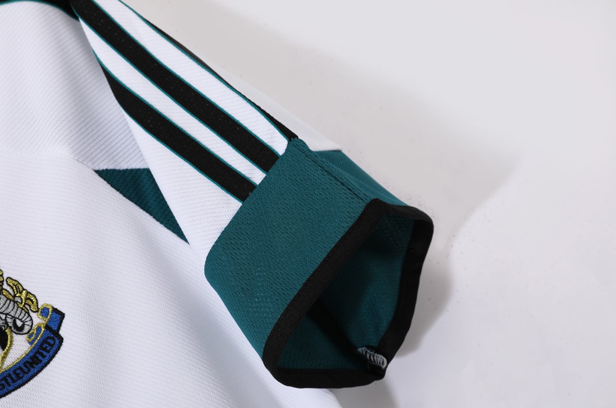 Newcastle 1999/2000 Away - 4