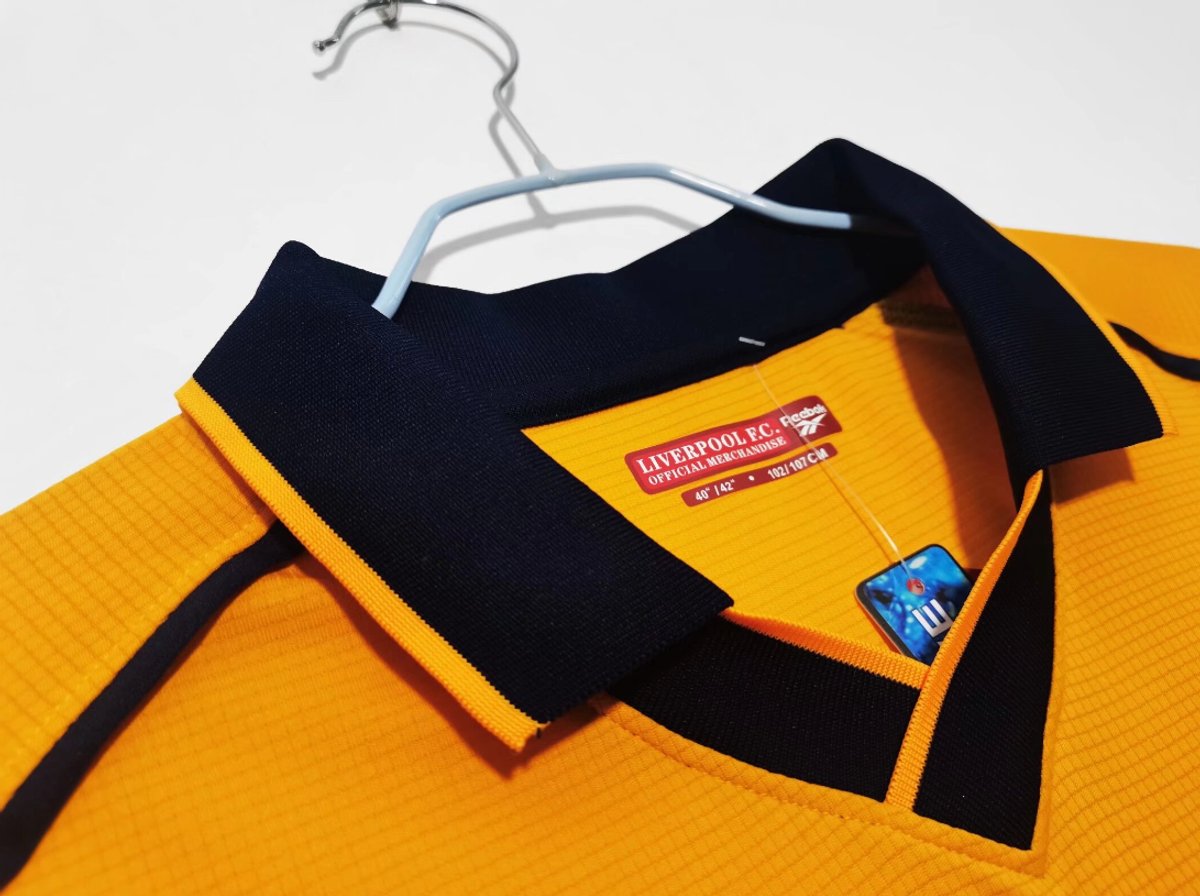 Liverpool 2000/2001 Away - 4