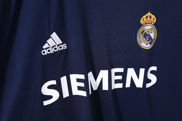Real Madrid 2005/06 Away
