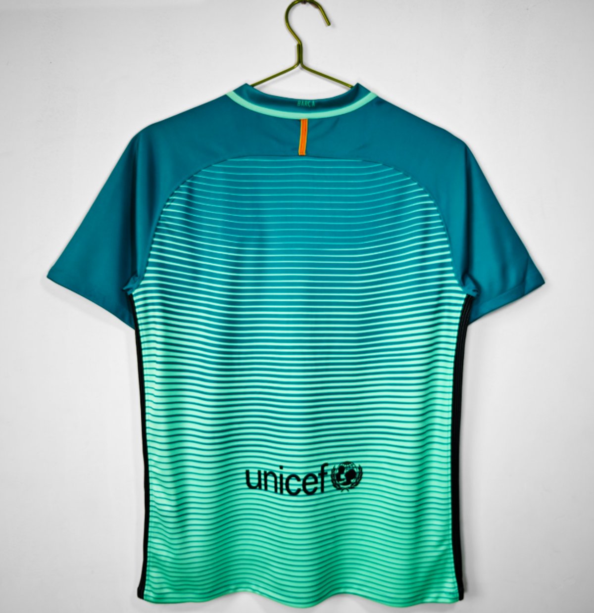 Barcelona 2016/2017 Away - 2