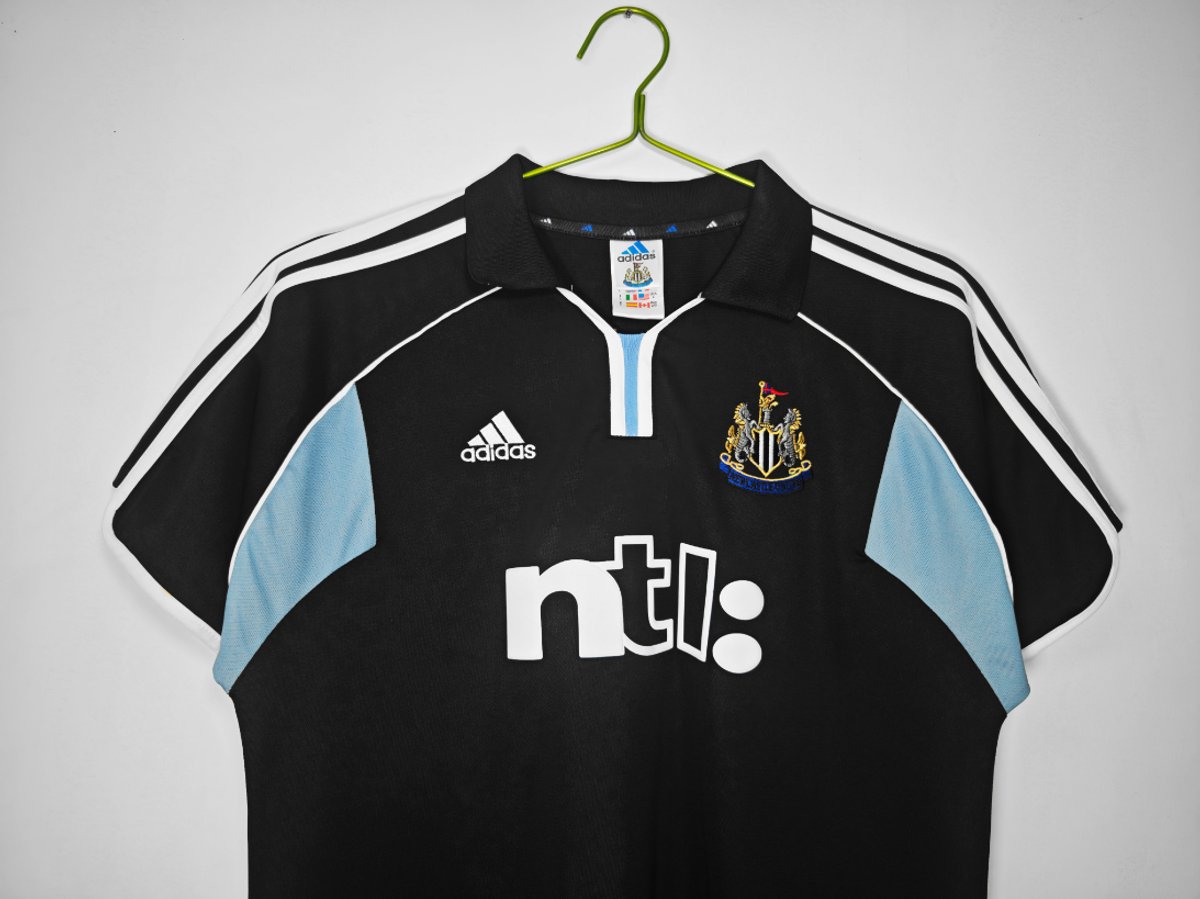 Newcastle 2000/2001 Away - 3