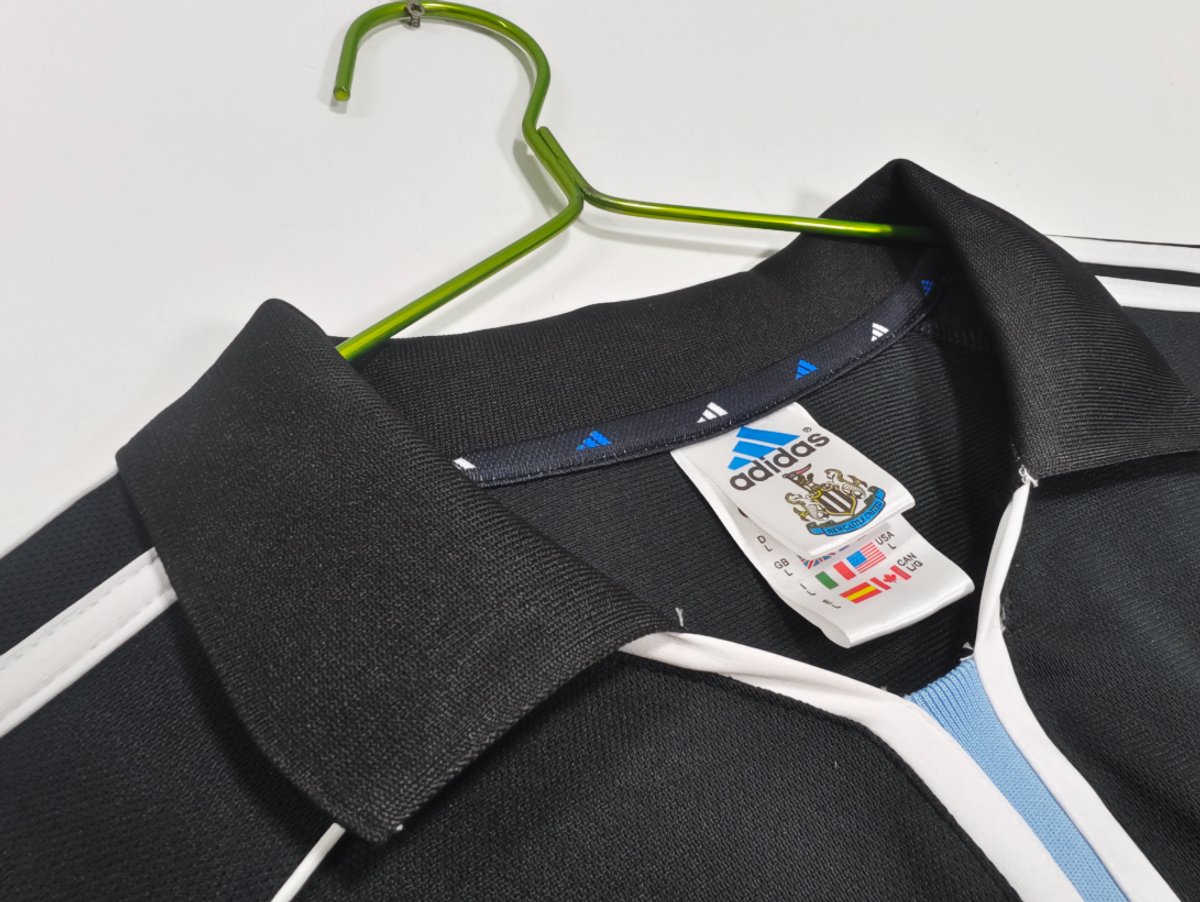 Newcastle 2000/2001 Away - 4