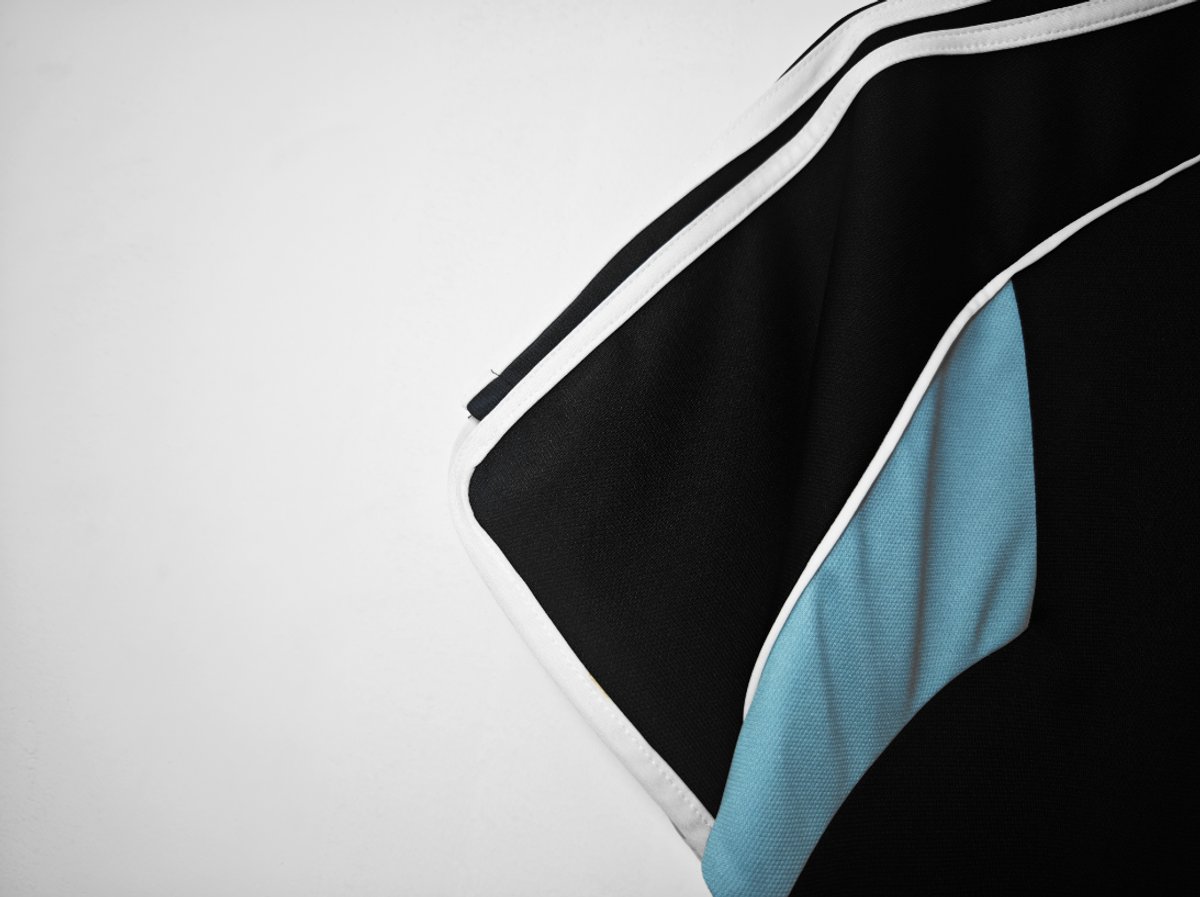 Newcastle 2000/2001 Away - 6