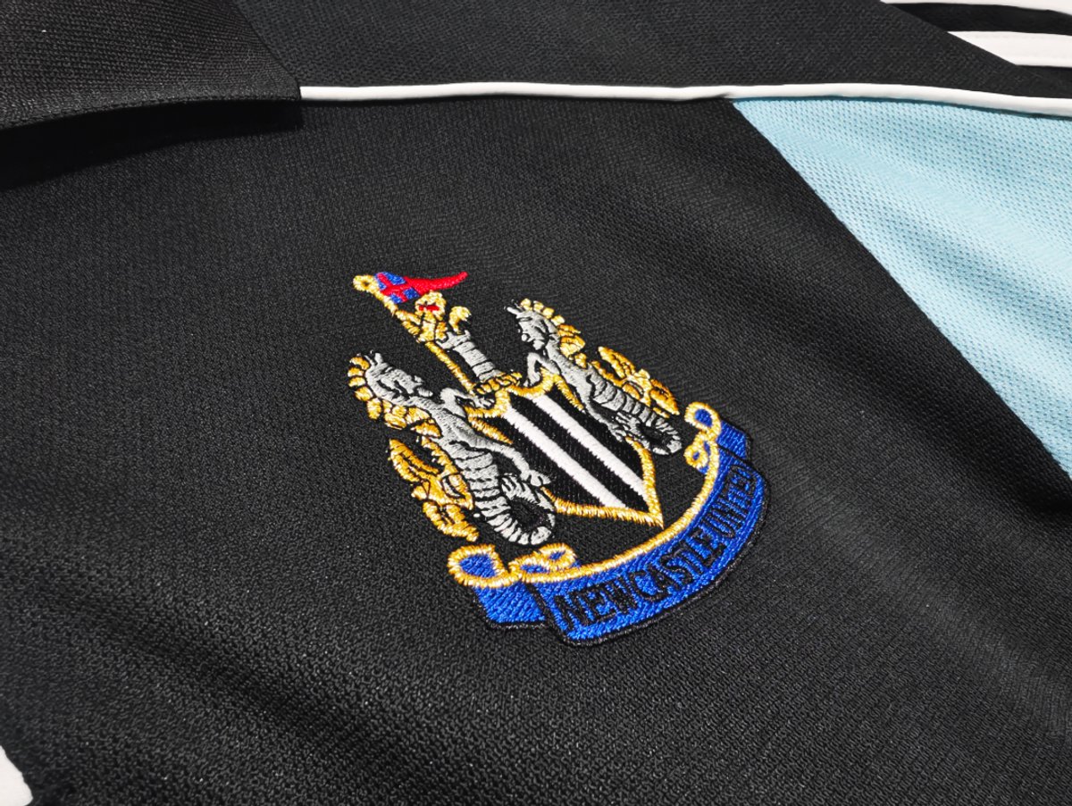 Newcastle 2000/2001 Away - 7