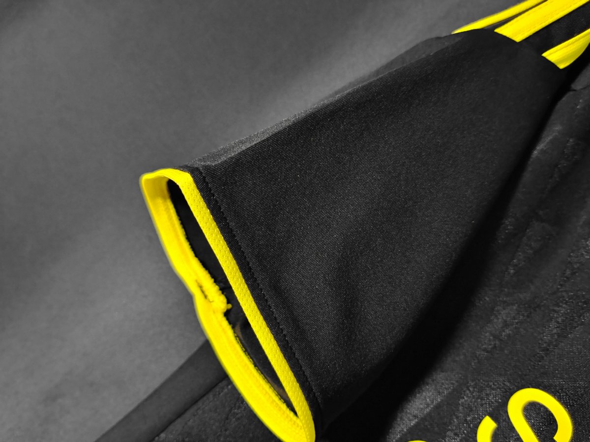 Liverpool 2010/2011 third - 6