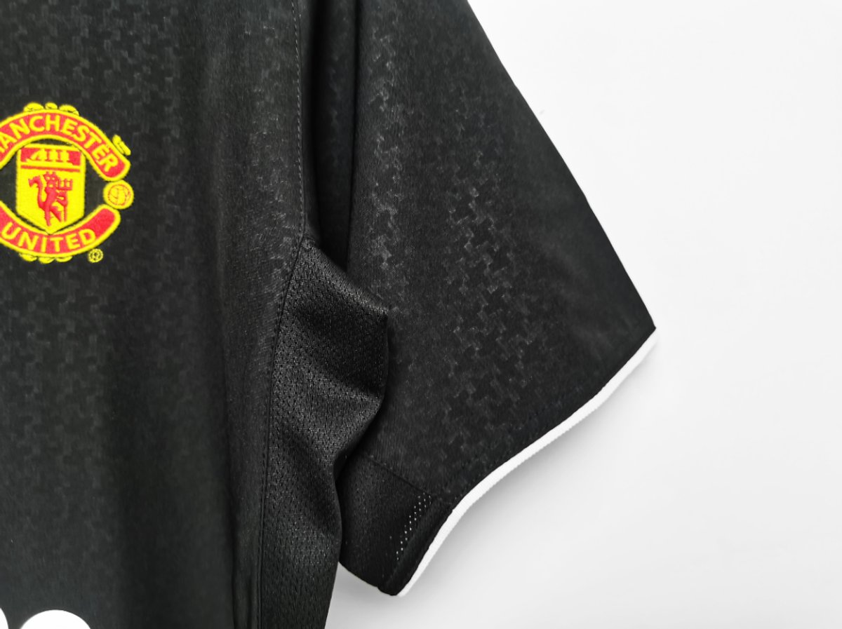 Manchester United 2003/2004 Away - 4