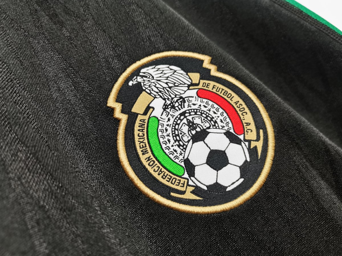 Mexico 2010 Away - 5