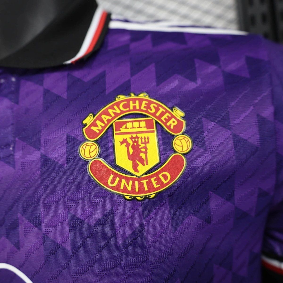 Manchester United 2025/2026 Away - 4