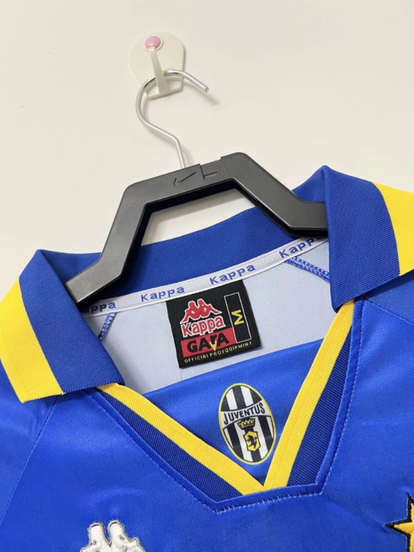 Juventus 1995/1996 Away