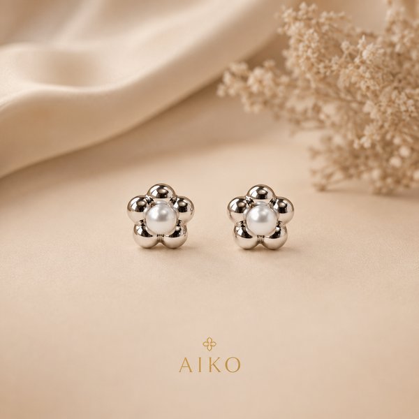 Aretes plateados de flor con perlita