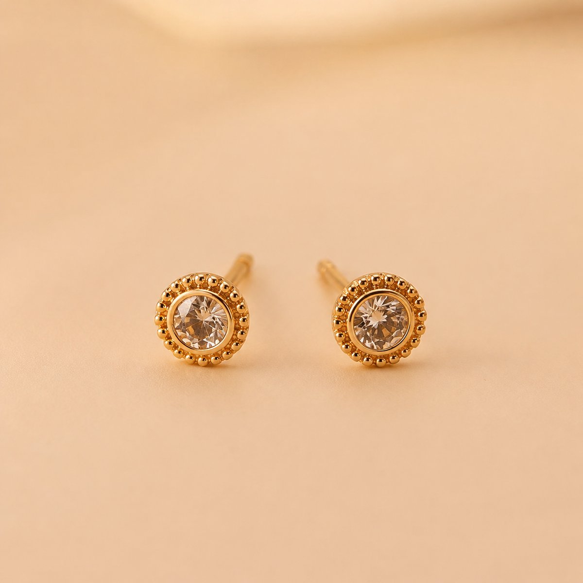 Aretes dorados circulares con centro oscuro - 2