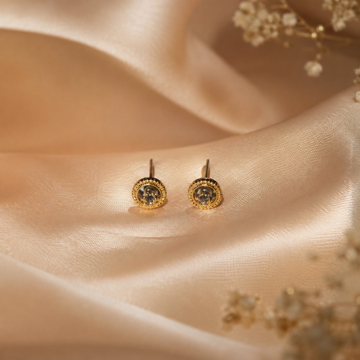 Aretes dorados circulares con centro oscuro - 4