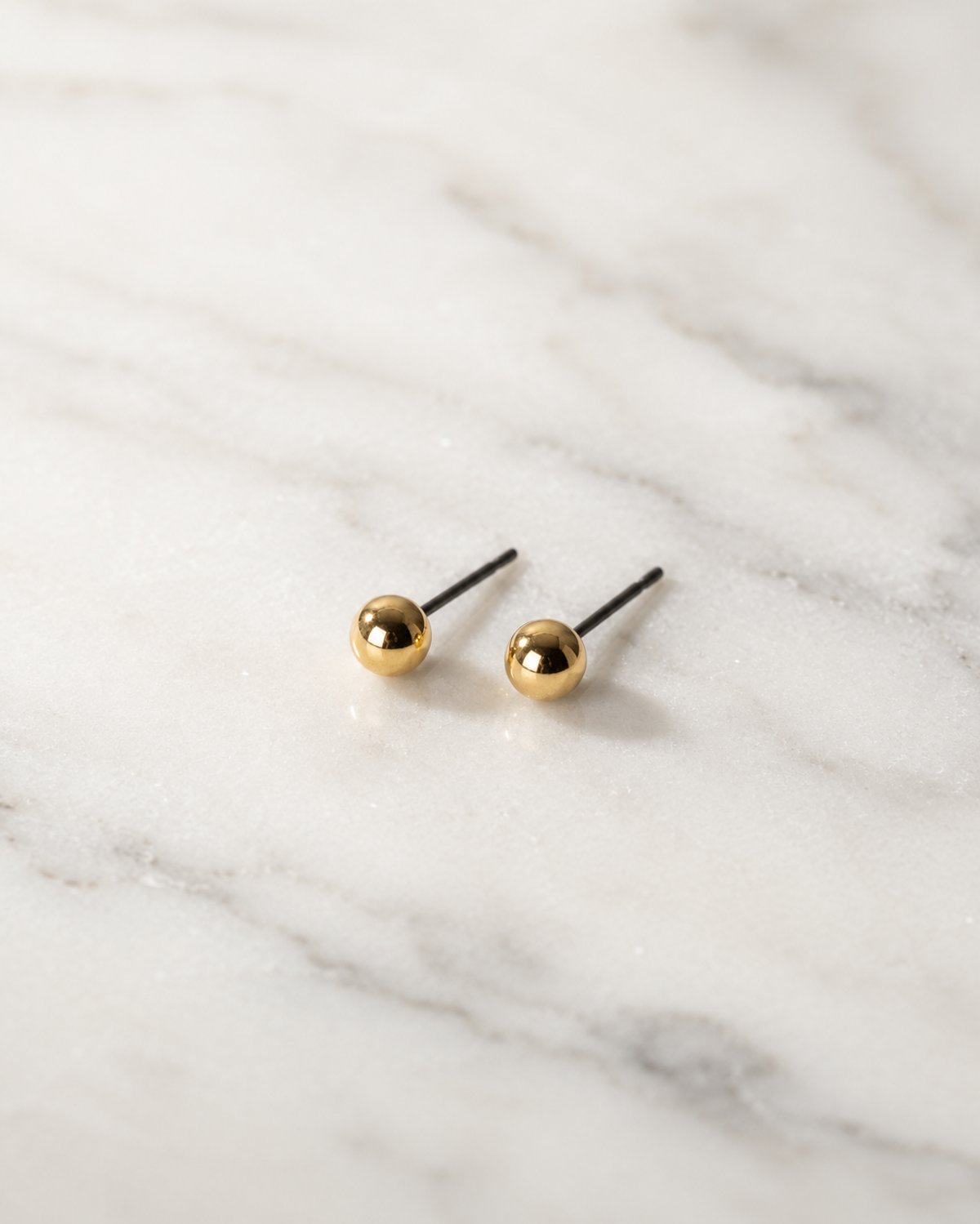 Aretes dorados de bolita - 3