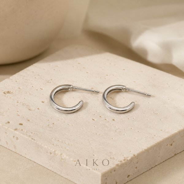 Arete plateado tipo mini argolla lisa