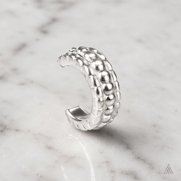 Aretes tipo argolla fina texturizada