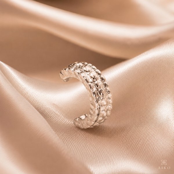 Aretes tipo argolla fina texturizada