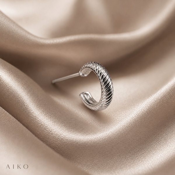 Aretes tipo argolla gruesa texturizada