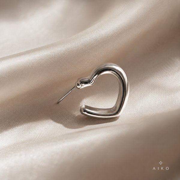 Aretes tipo corazón metálico