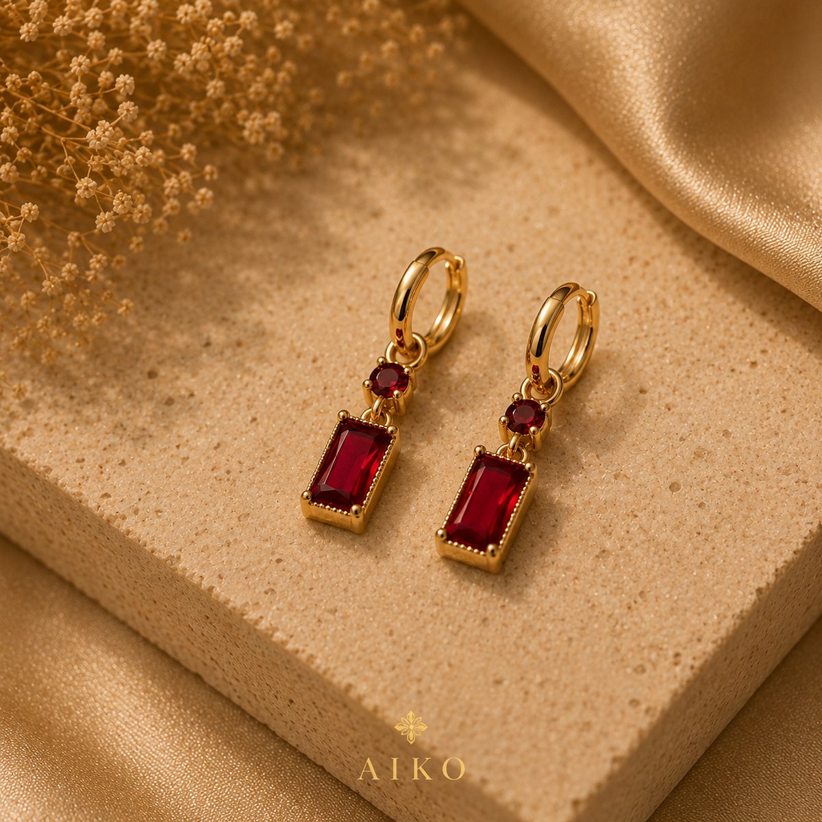 Aretes dorados con piedra roja rectangular - 3