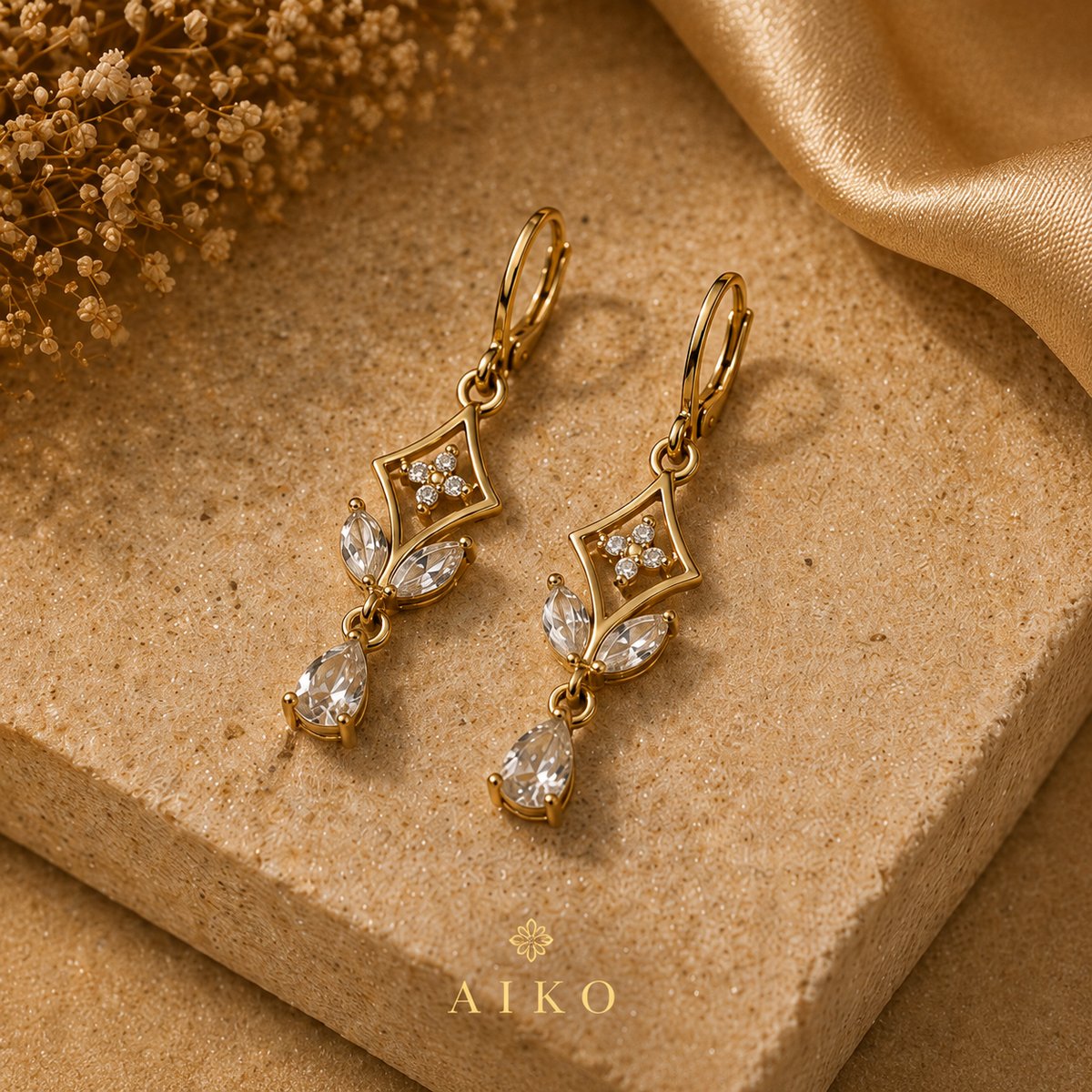 Aretes dorados con cristales y forma de angel - 4
