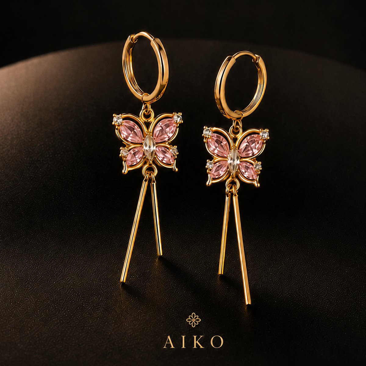 Aretes dorados con mariposa rosada - 3