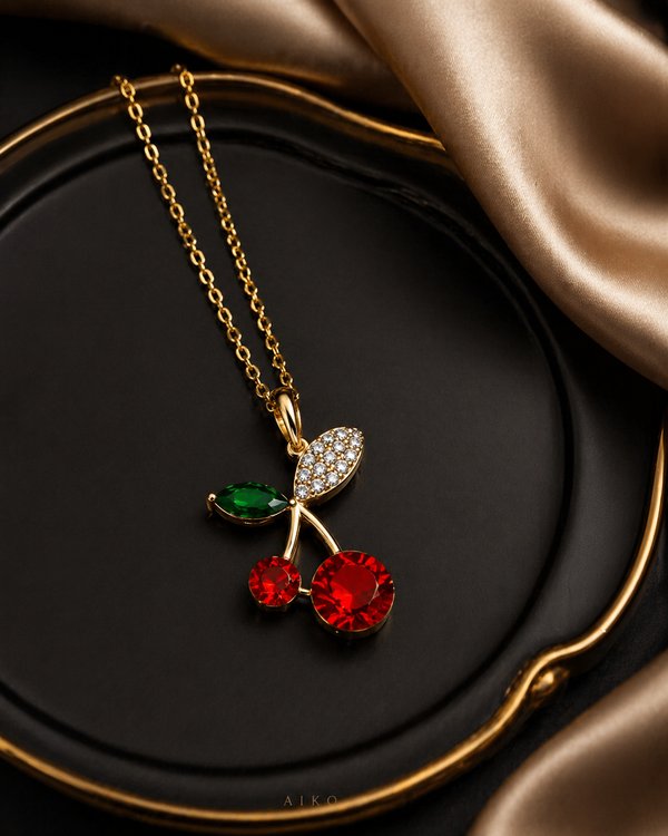 Collar dorado con dije de cereza