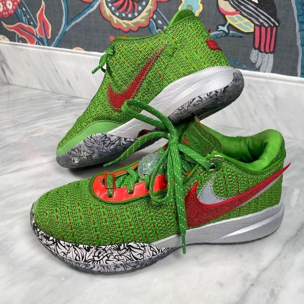 Nike LeBron 20 – Green / Pink (37.5 eur)