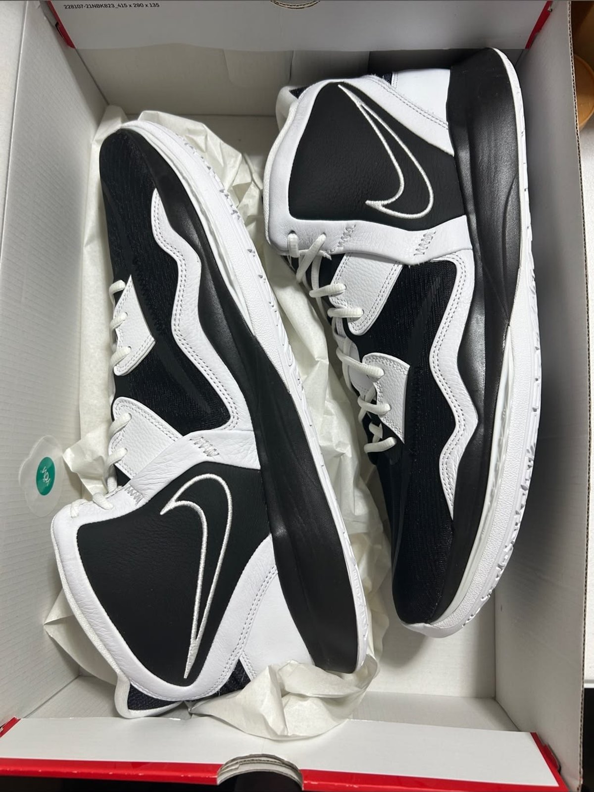 Nike Kyrie Infinity – Black / White (Calce 5.5us) - 2