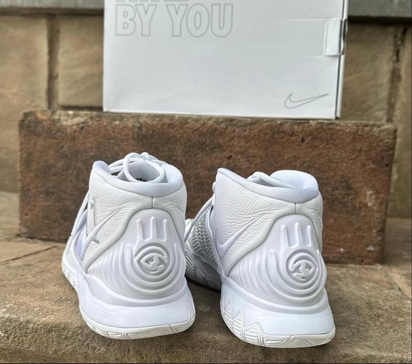 NIKE KYRIE 6 – WHITE / PURE PLATINUM (Calce 10.5us)
