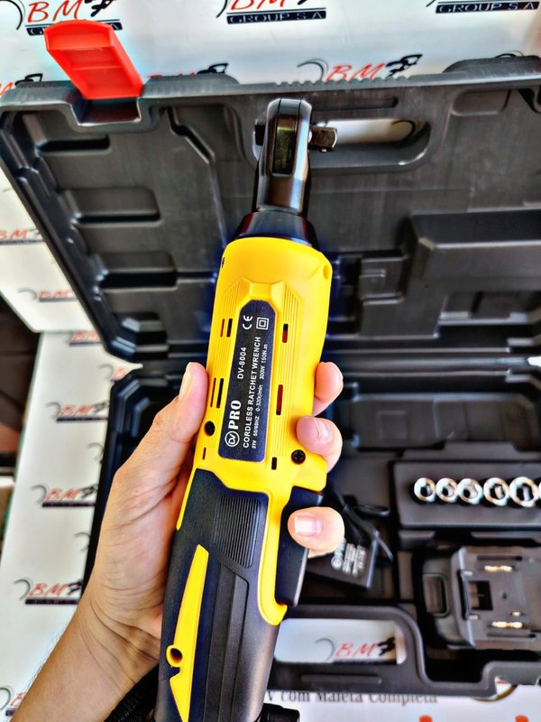 CRIQUET/ CATRACA A BATERIA 21 VOLTIOS 3/8 CON ADAPTADOR DE 1/2