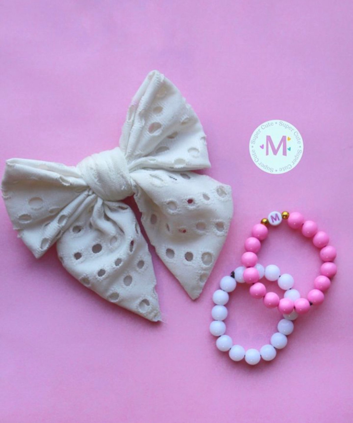 Moñitos de broderie + pulseritas