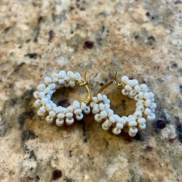 ARRACADAS BORDADAS CON CHAQUIRAS