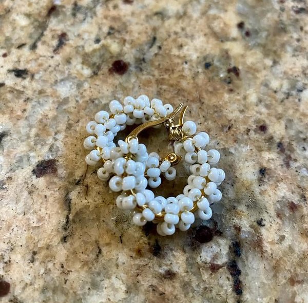 ARRACADAS BORDADAS CON CHAQUIRAS