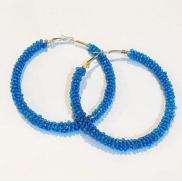 ARRACADAS GRANDES BORDADAS CON CHAQUIRAS