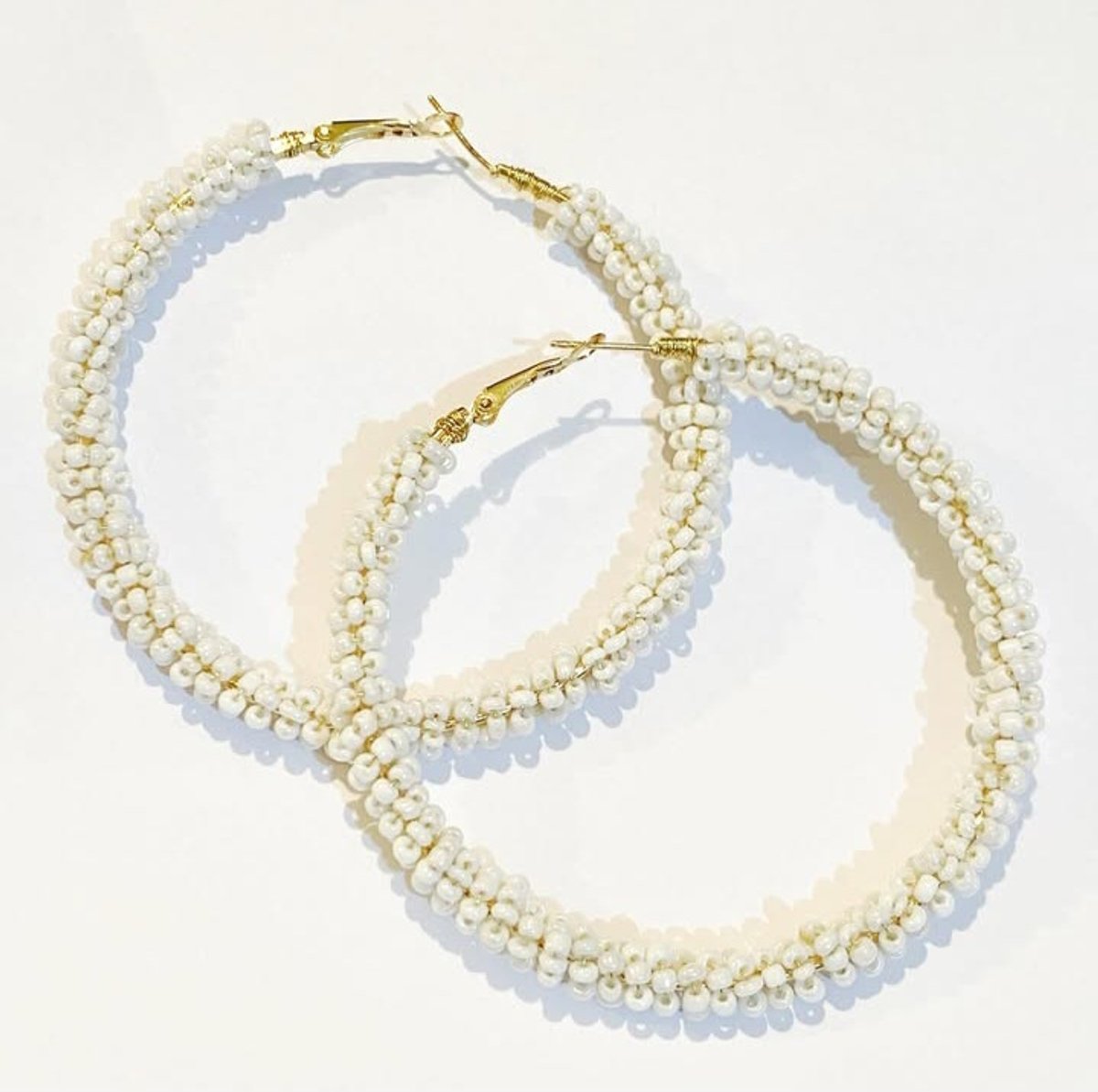 ARRACADAS GRANDES BORDADAS CON CHAQUIRAS